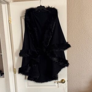 Elegant Black Faux Fur Trim Cape
